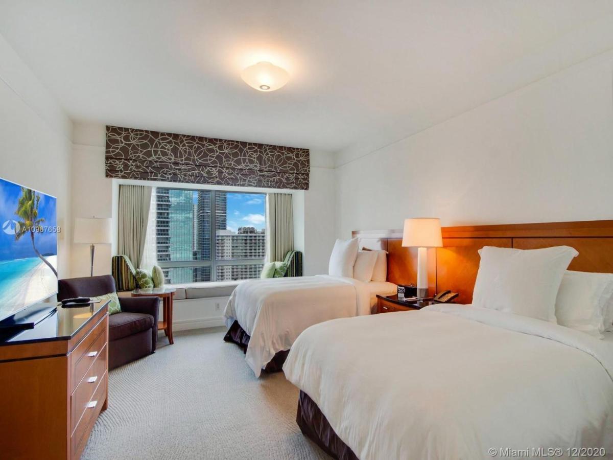 Four Seasons Hotel Miami - Luxury Private Residences 외부 사진