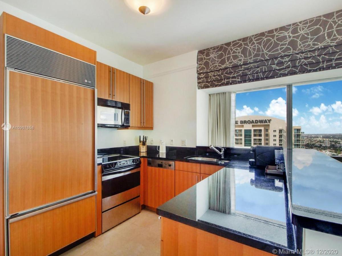 Four Seasons Hotel Miami - Luxury Private Residences 외부 사진