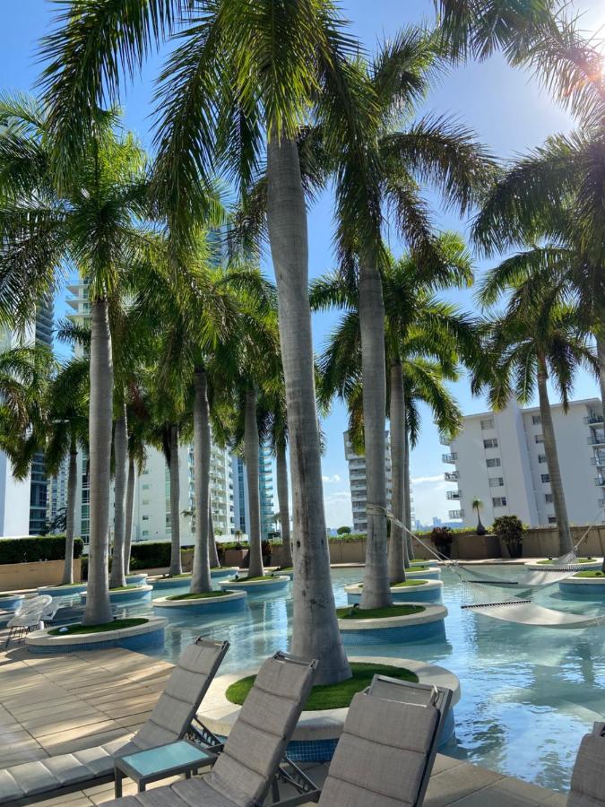 Four Seasons Hotel Miami - Luxury Private Residences 외부 사진