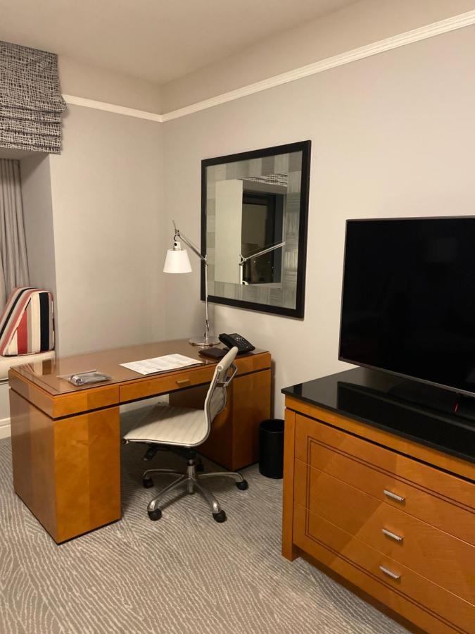 Four Seasons Hotel Miami - Luxury Private Residences 외부 사진