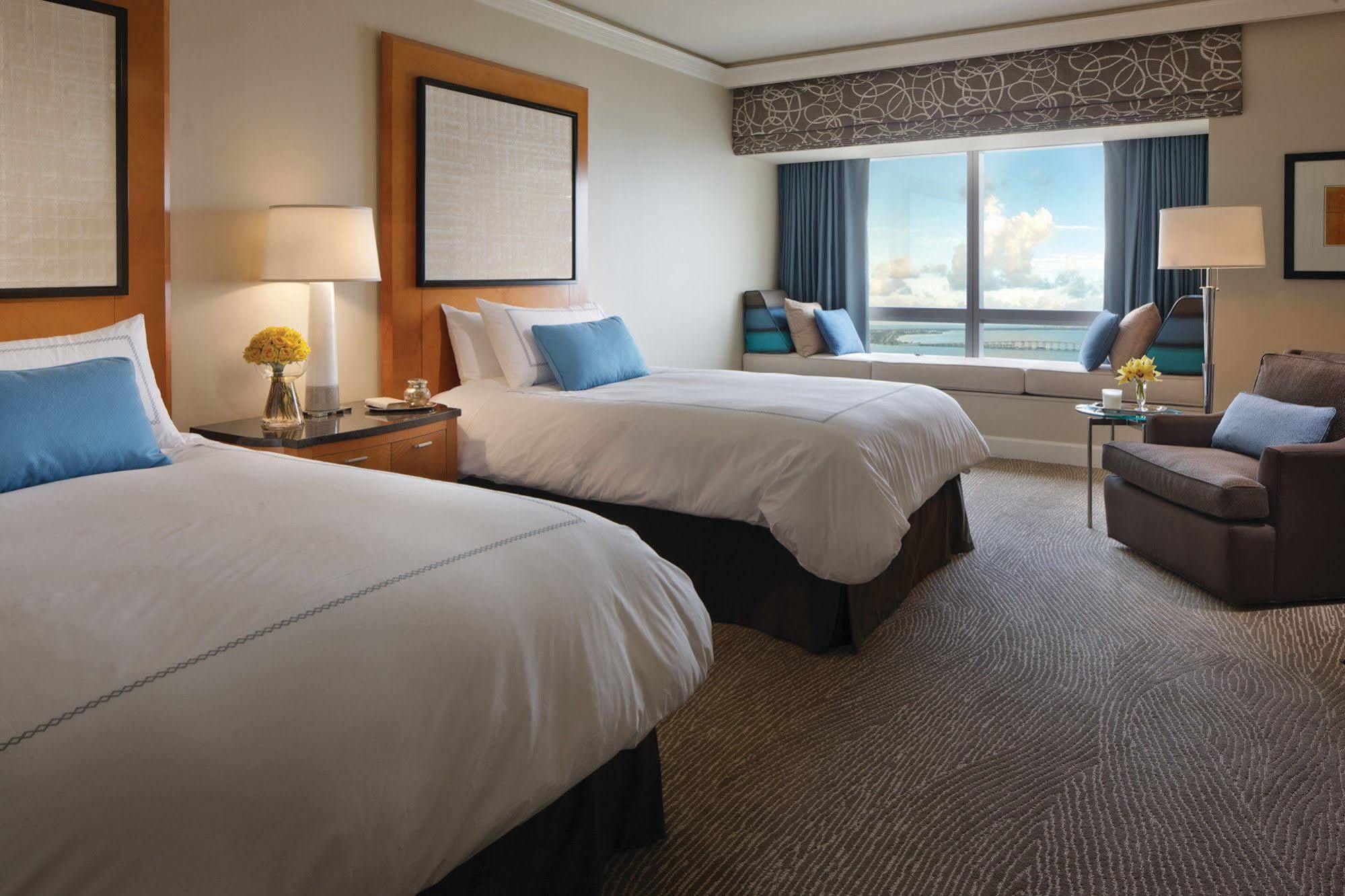 Four Seasons Hotel Miami - Luxury Private Residences 외부 사진